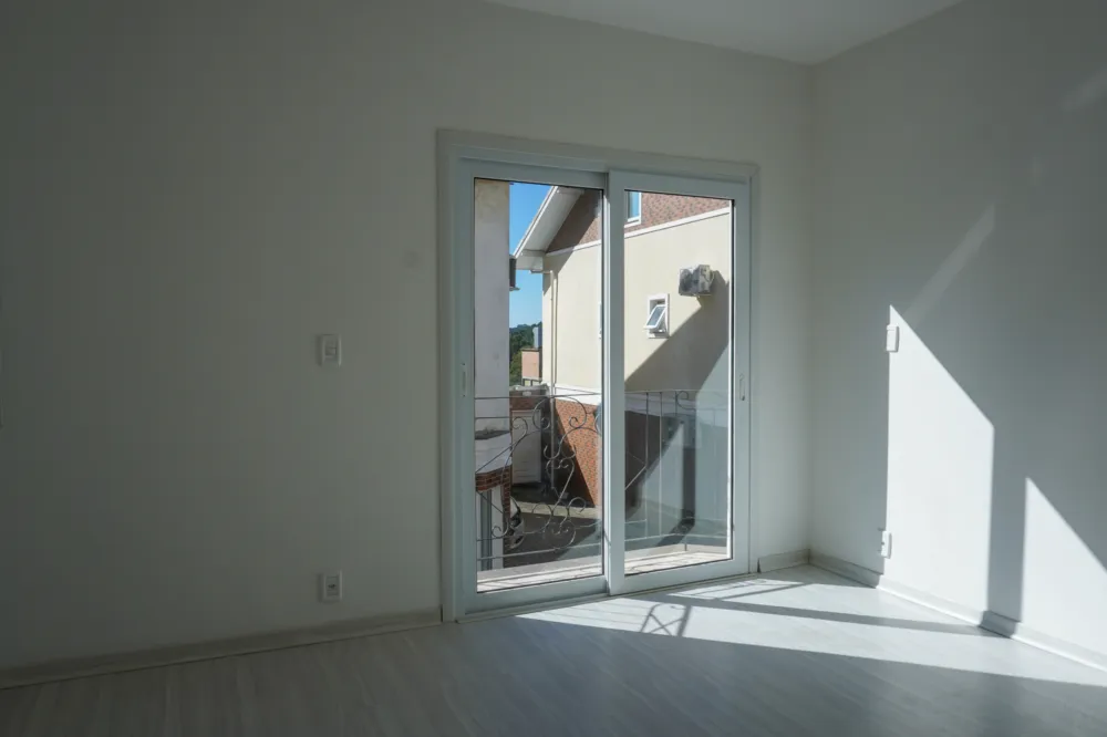 Sobrado Triplex 2 quartos sendo 2 suítes para venda no bairro Mato Queimado em Gramado
