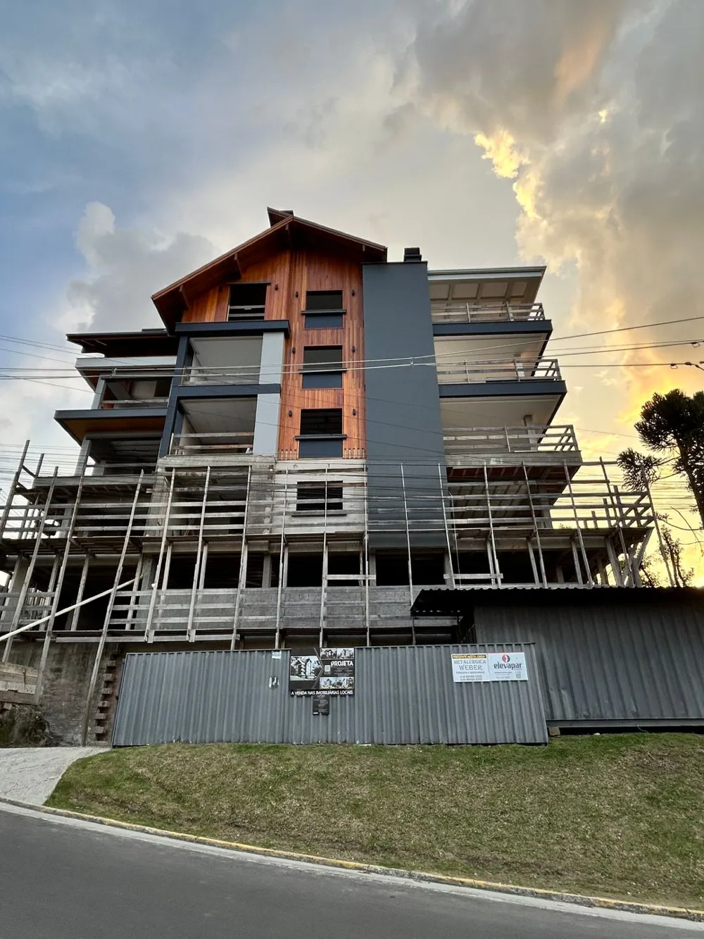 Apartamento para venda no bairro Carniel em Gramado