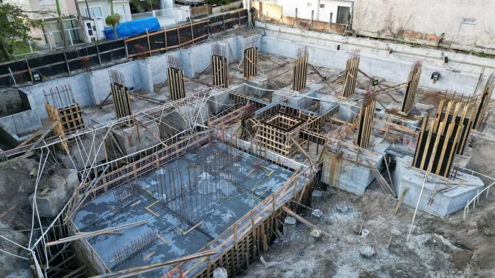 Apartamento para venda no bairro Meia Praia em Itapema