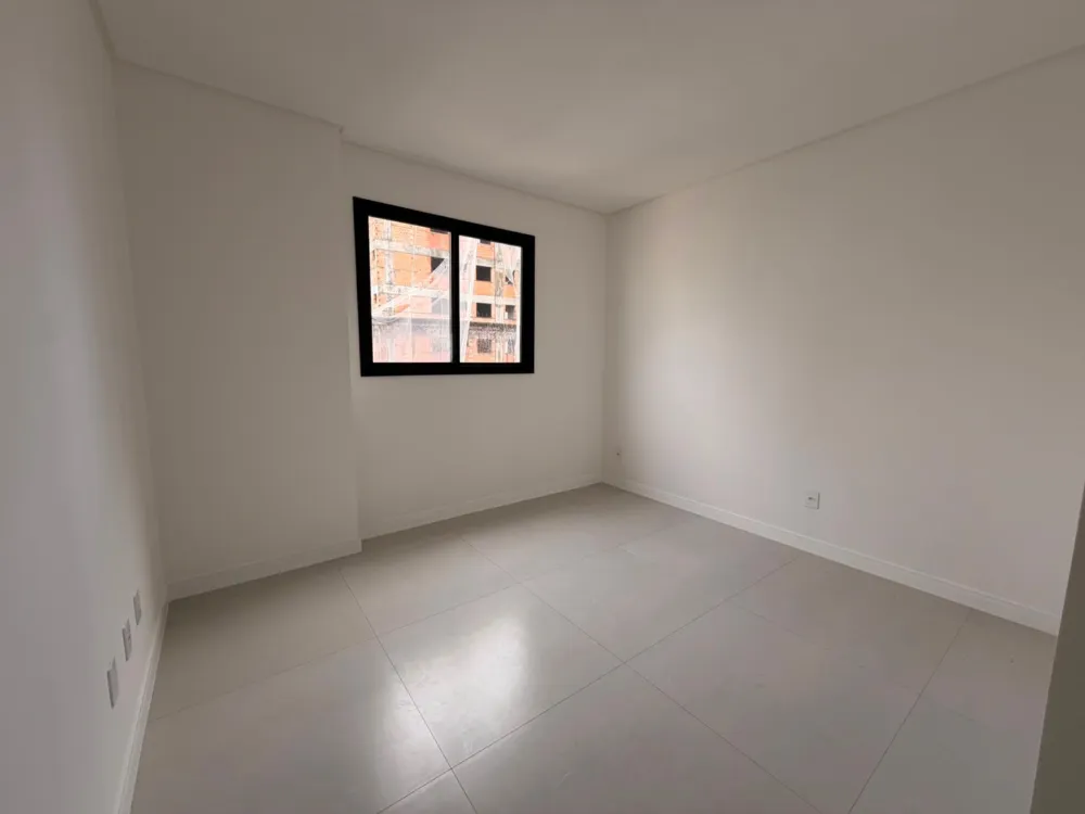 Apartamento para venda no bairro Meia Praia em Itapema