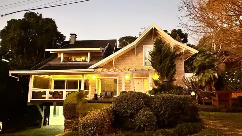 Casa 3 quartos sendo 3 suítes para venda no bairro Centro em Gramado