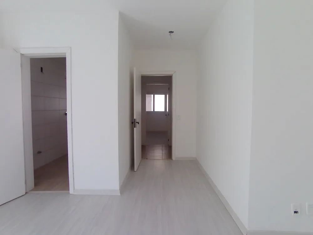 Sobrado Triplex 2 quartos sendo 2 suítes para venda no bairro Mato Queimado em Gramado