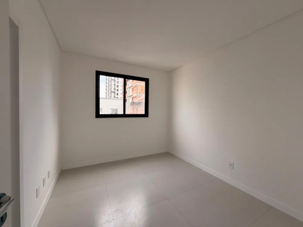 Apartamento para venda no bairro Meia Praia em Itapema