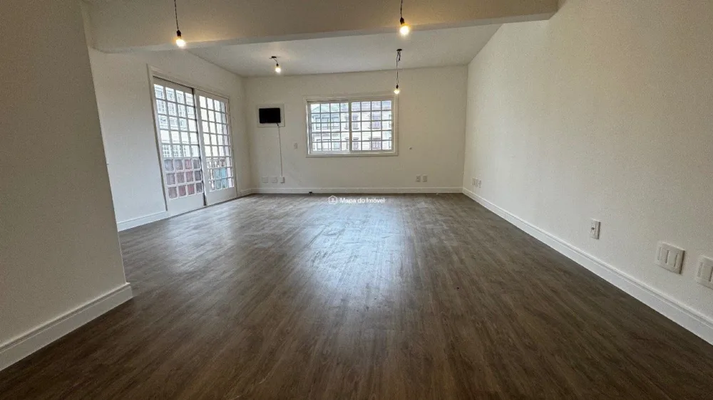 Sala Comercial Aérea para venda no bairro Centro em Gramado