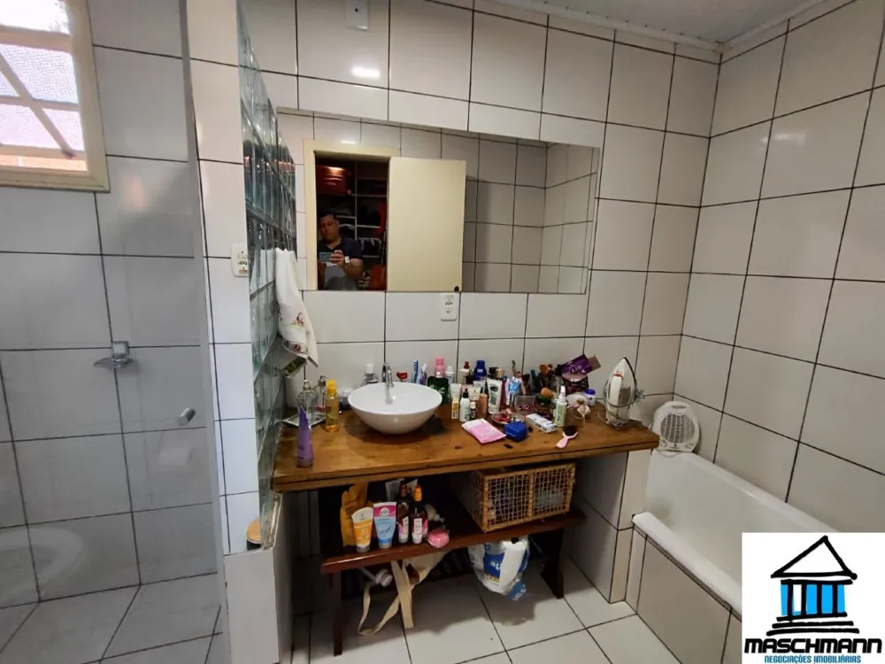 Casa com 3 dormitórios  e suíte à venda,  a apenas 5 minutos da Catedral de Canela .