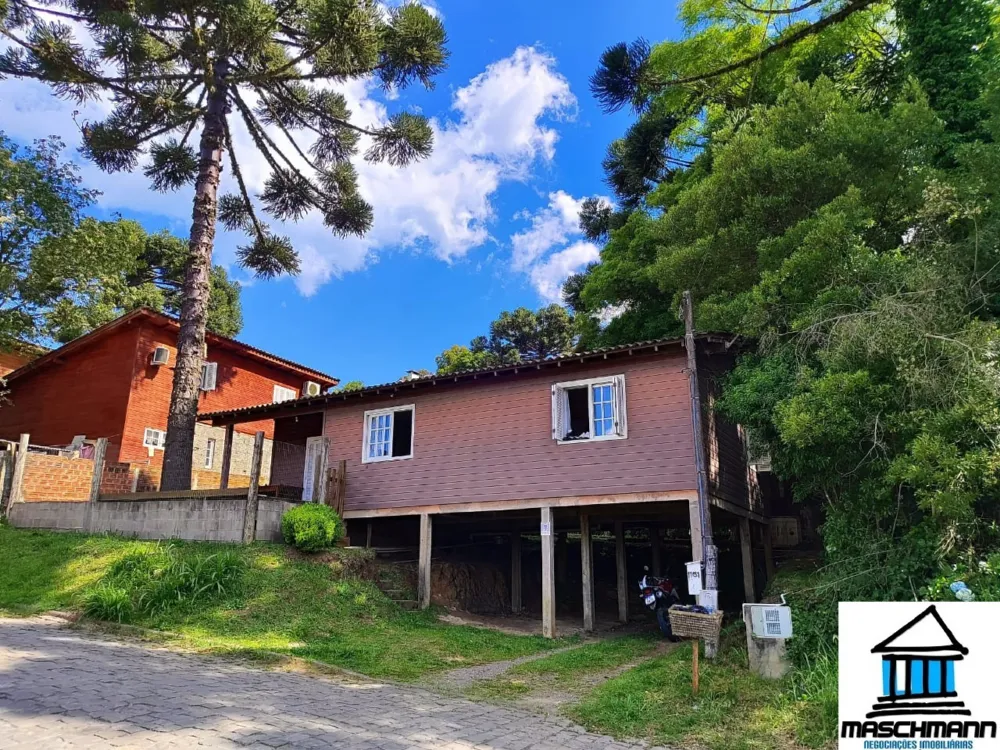 Casa com 3 dormitórios  e suíte à venda,  a apenas 5 minutos da Catedral de Canela .