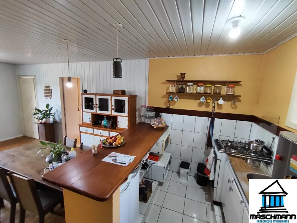 Casa com 3 dormitórios  e suíte à venda,  a apenas 5 minutos da Catedral de Canela .