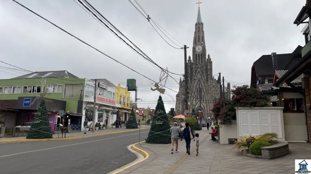 Apartamento Mobiliado no Plaza Catedral a apenas 40 Passos da Catedral de Pedra.