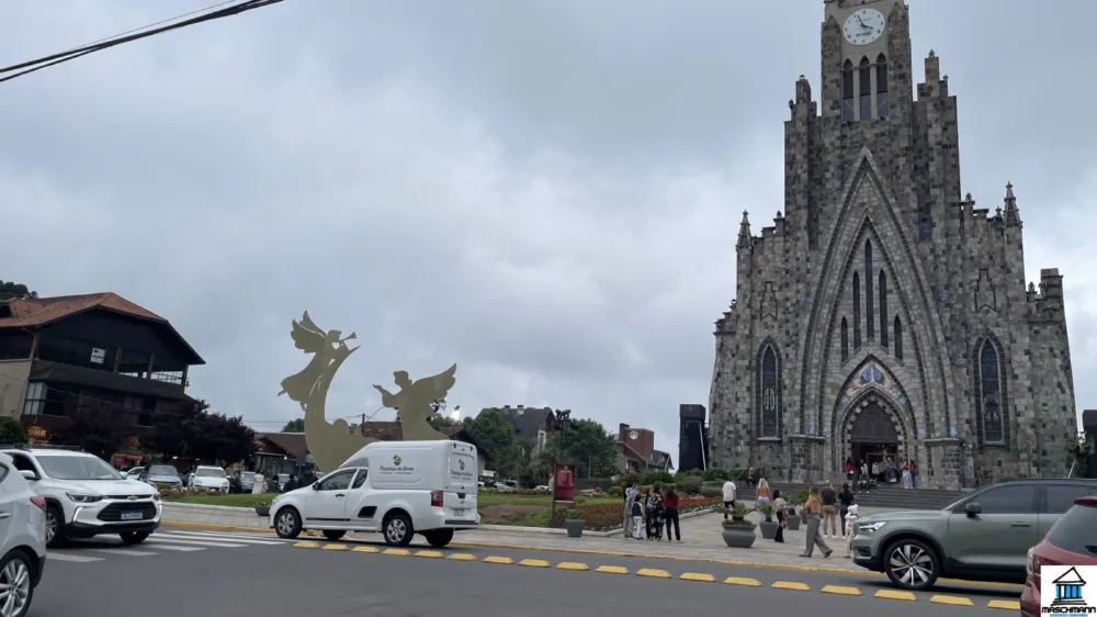 Apartamento Mobiliado no Plaza Catedral a apenas 40 Passos da Catedral de Pedra.