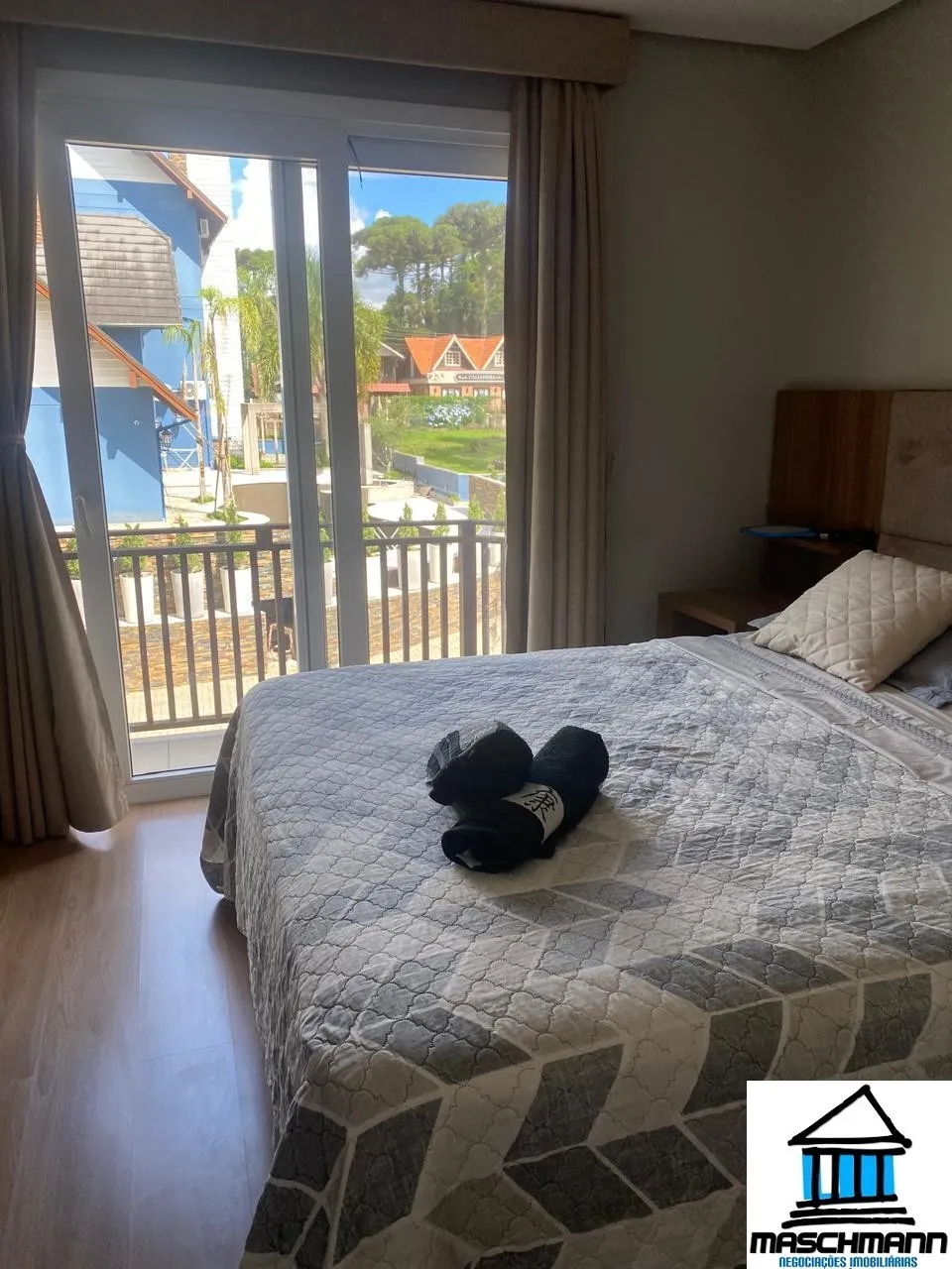 Casa de 4 suítes semi mobiliada à venda Vila Suzana- Canela