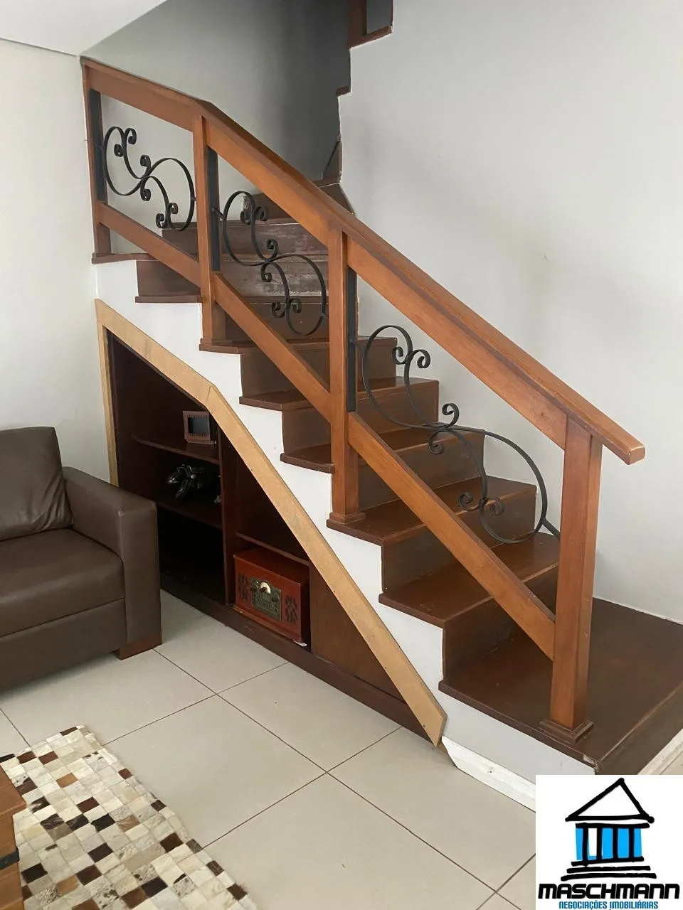 Casa de 4 suítes semi mobiliada à venda Vila Suzana- Canela