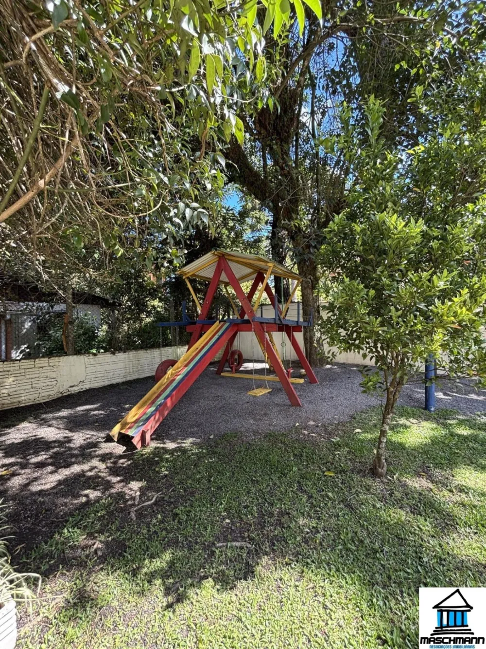 Apartamento Duplex de 2 dormitóiros mobiliado no bairro Planalto Gramado