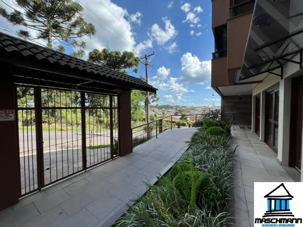 Apartamento de 2 dormitórios mobiliado no centro de Canela