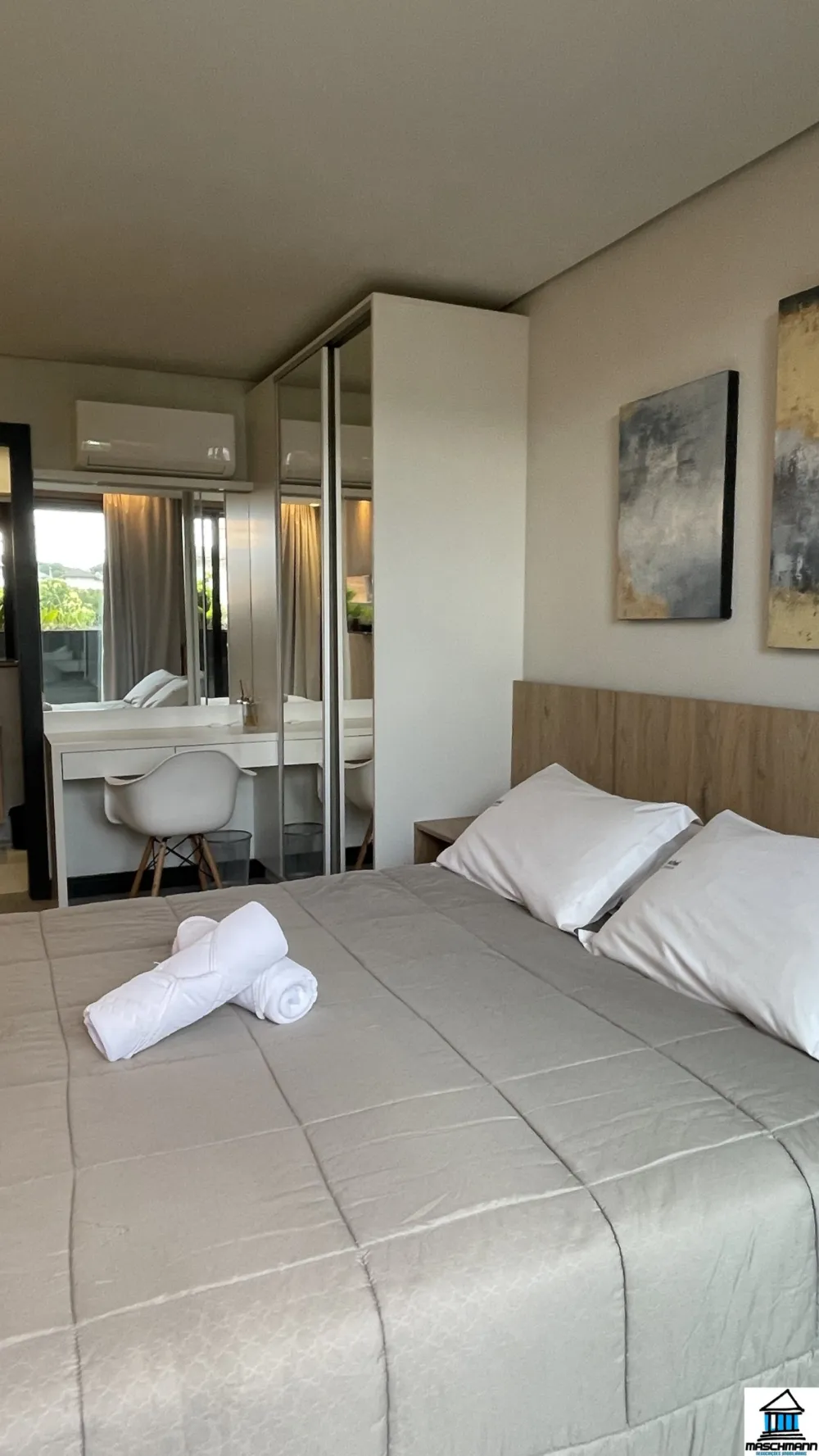 Apartamento 1 Dormitório de alto padrão mobiliado com terraço privativo e piscina, Canela-RS