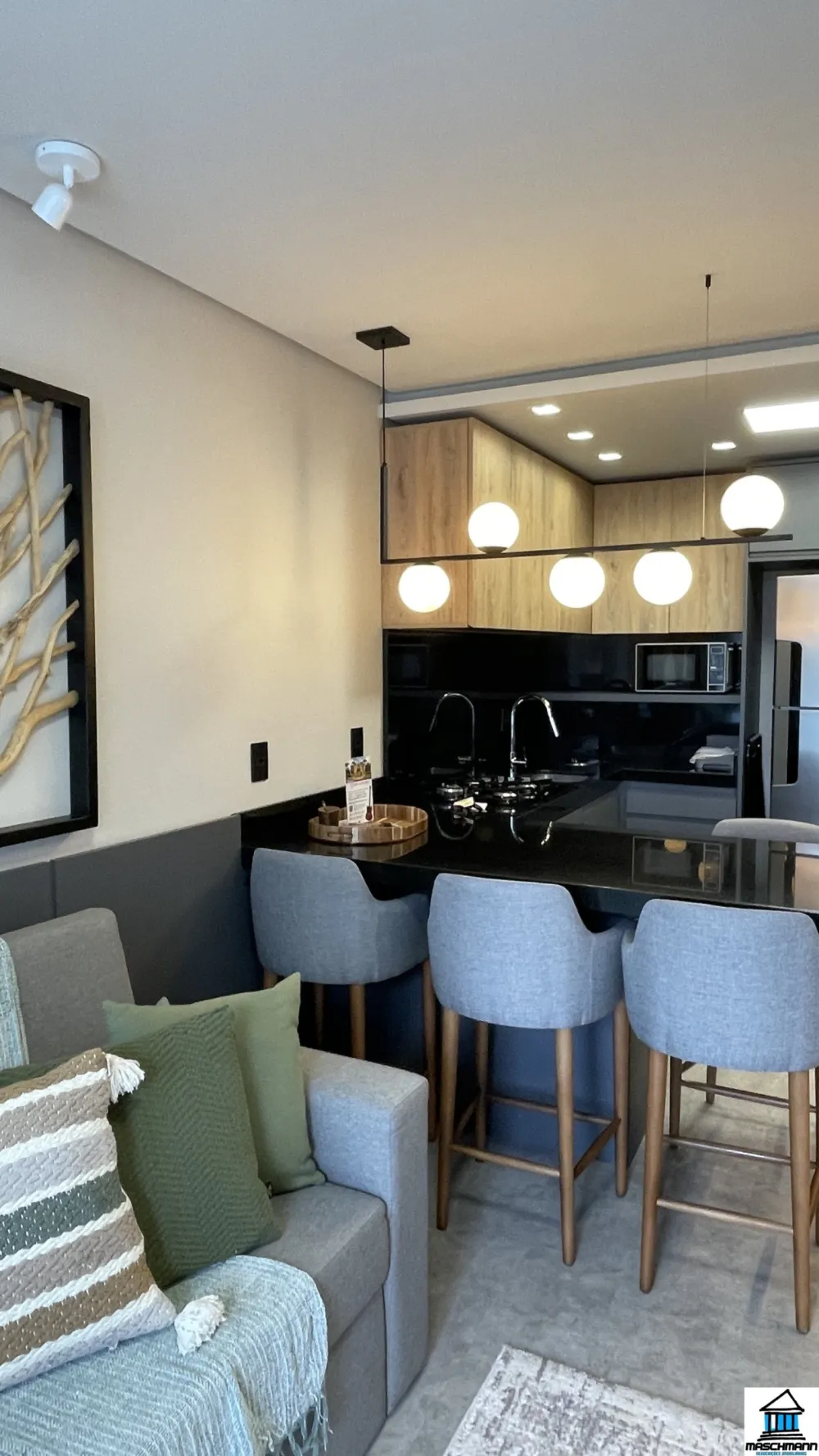 Apartamento 1 Dormitório de alto padrão mobiliado com terraço privativo e piscina, Canela-RS