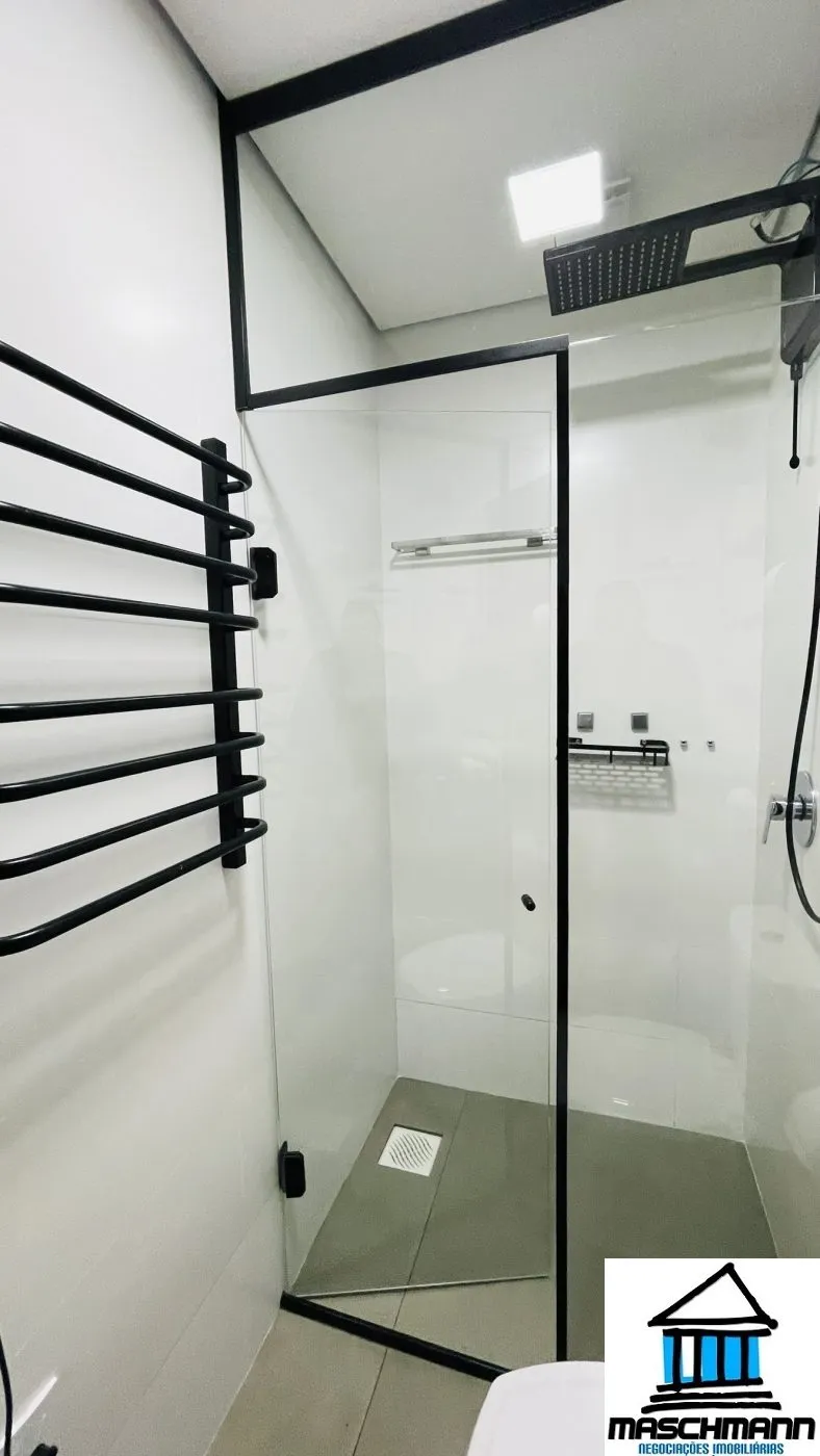 Apartamento de 1 dormitório mobiliado e com infra completa em Gramado por somente 550 mil .