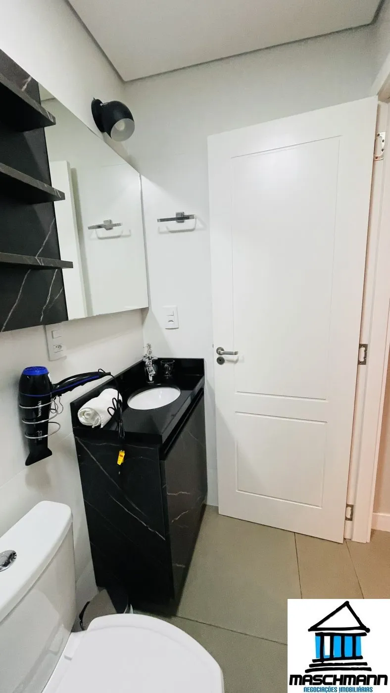 Apartamento de 1 dormitório mobiliado e com infra completa em Gramado por somente 550 mil .