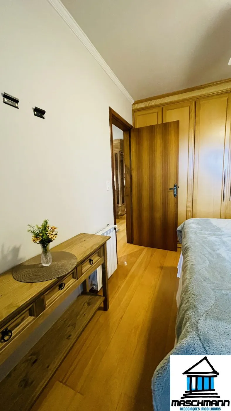 Apartamento mobiliado de 1 dormitórios, 1 vaga, no coração de Gramado