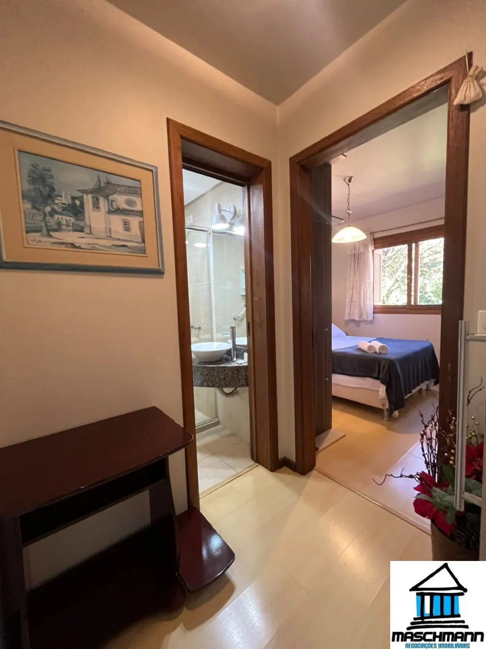 Apartamento para investir em Gramado: mobiliado, vaga coberta e retorno anual de R$ 71 mil
