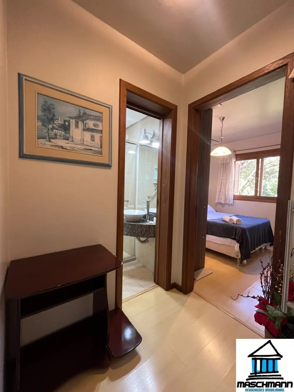 Apartamento para investir em Gramado: mobiliado, vaga coberta e retorno anual de R$ 71 mil