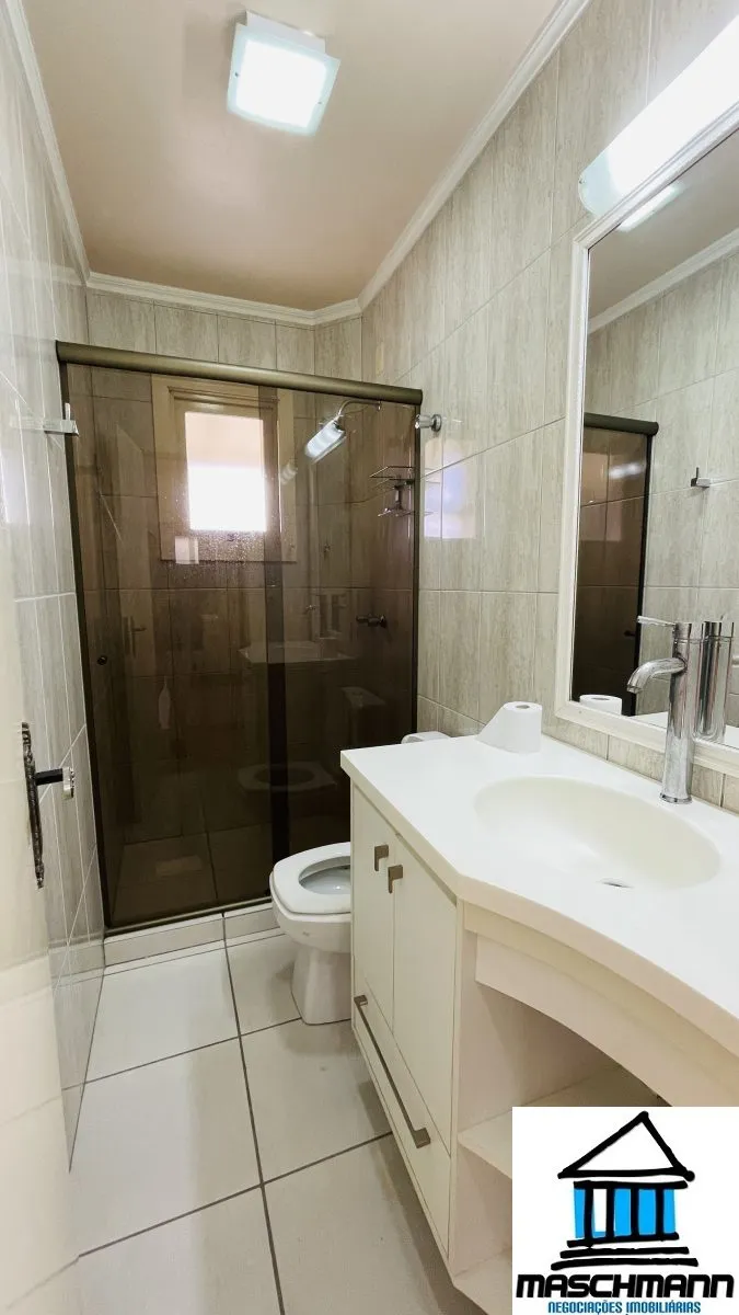 Duplex no 4 andar em Canela com localização privilegiada — moradia, lazer ou renda de temporada