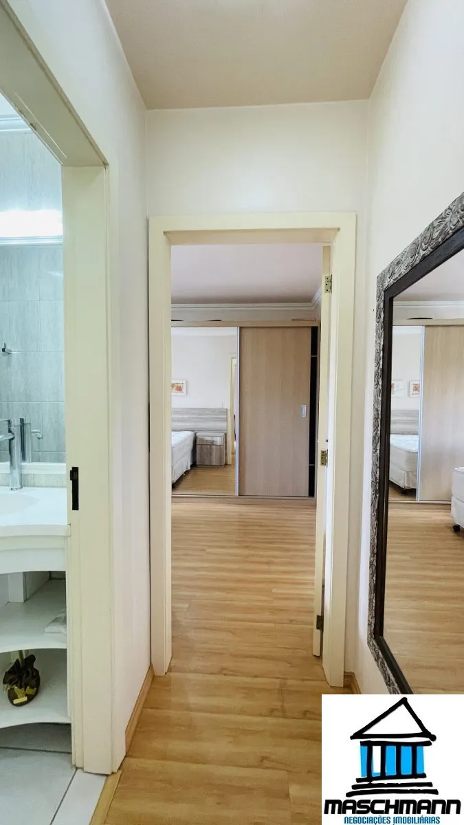 Duplex no 4 andar em Canela com localização privilegiada — moradia, lazer ou renda de temporada