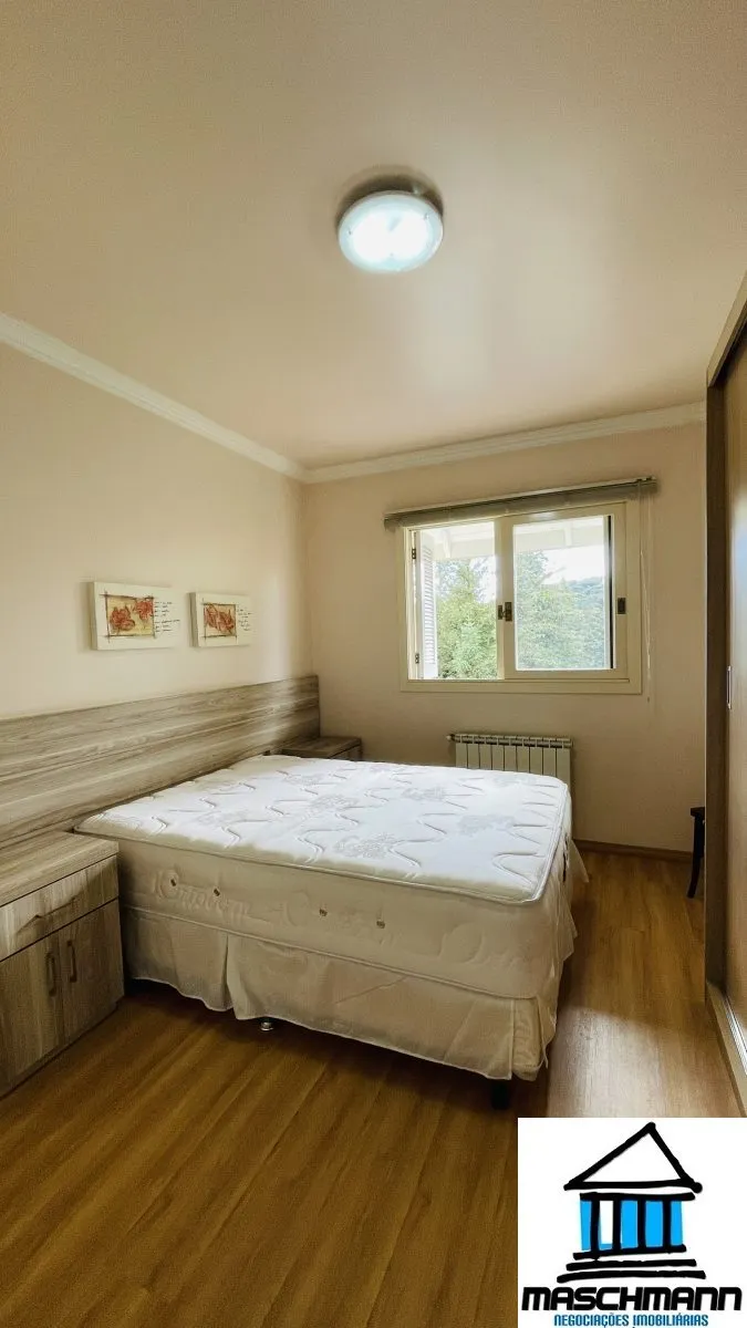 Duplex no 4 andar em Canela com localização privilegiada — moradia, lazer ou renda de temporada
