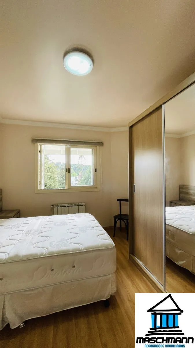 Duplex no 4 andar em Canela com localização privilegiada — moradia, lazer ou renda de temporada