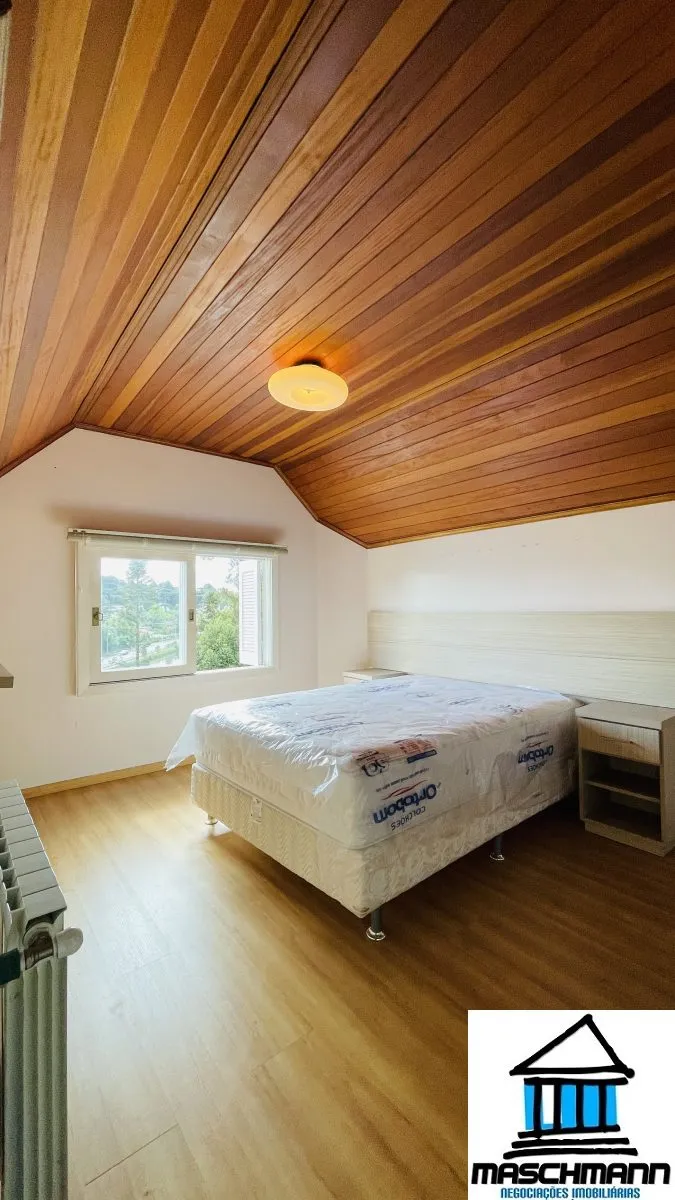 Duplex no 4 andar em Canela com localização privilegiada — moradia, lazer ou renda de temporada