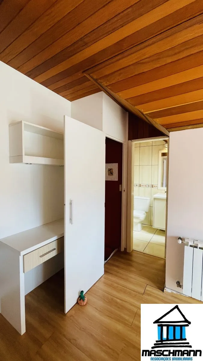 Duplex no 4 andar em Canela com localização privilegiada — moradia, lazer ou renda de temporada
