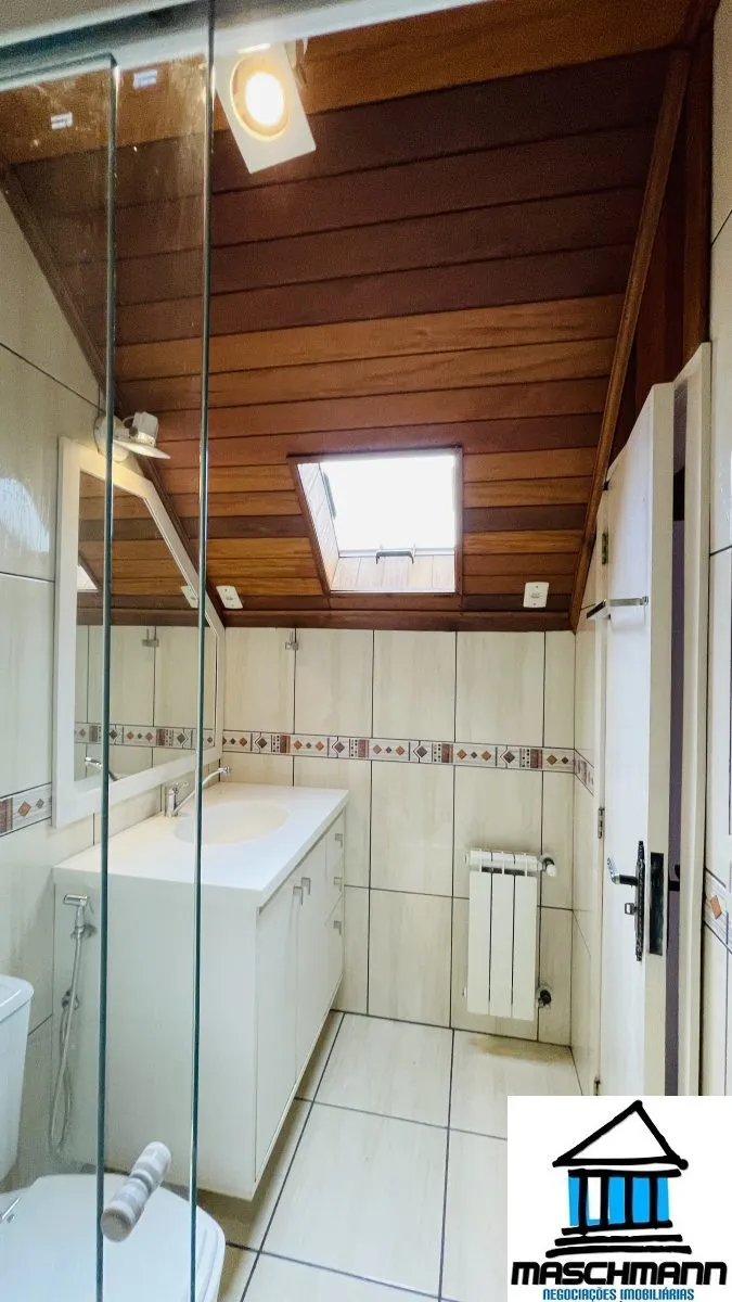 Duplex no 4 andar em Canela com localização privilegiada — moradia, lazer ou renda de temporada