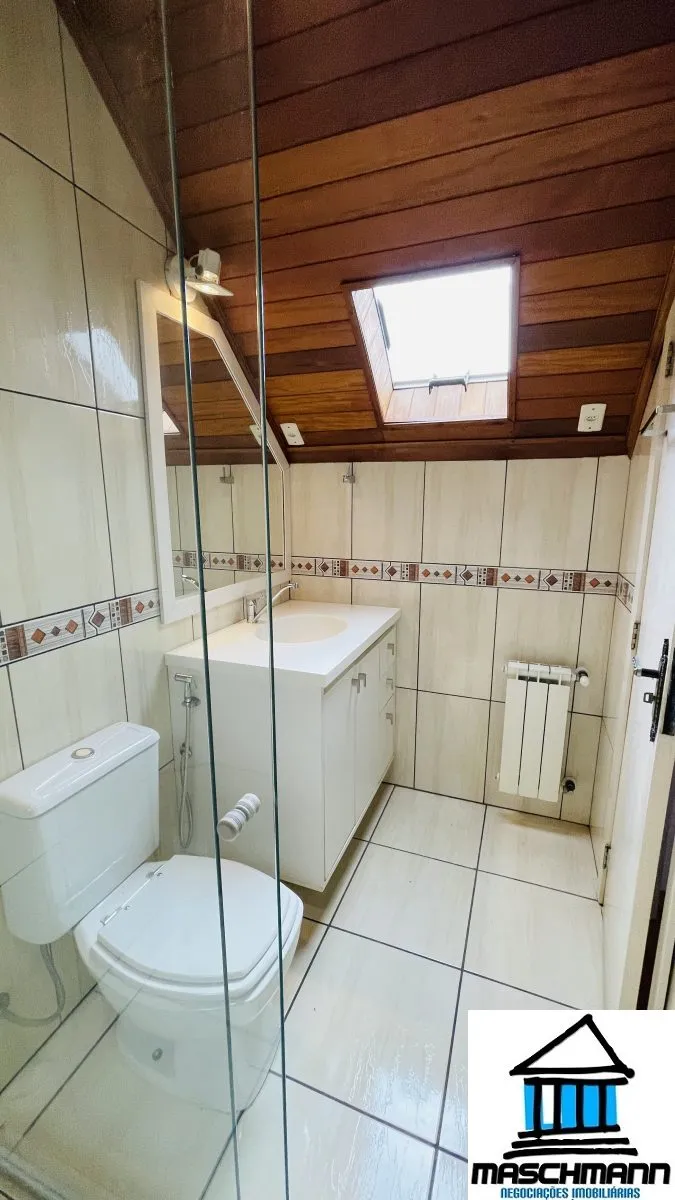 Duplex no 4 andar em Canela com localização privilegiada — moradia, lazer ou renda de temporada