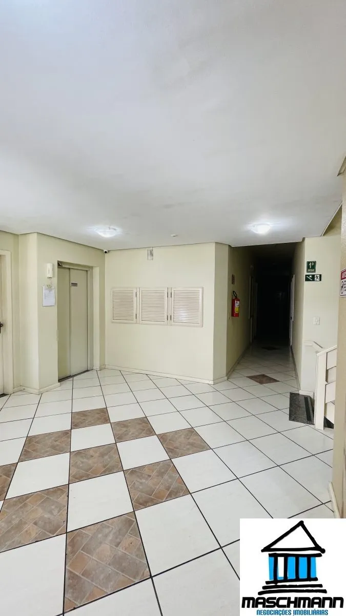 Duplex no 4 andar em Canela com localização privilegiada — moradia, lazer ou renda de temporada