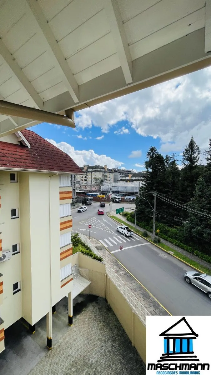 Duplex no 4 andar em Canela com localização privilegiada — moradia, lazer ou renda de temporada