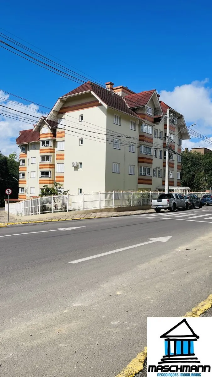 Duplex no 4 andar em Canela com localização privilegiada — moradia, lazer ou renda de temporada