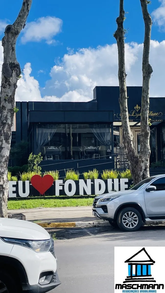 Duplex no 4 andar em Canela com localização privilegiada — moradia, lazer ou renda de temporada