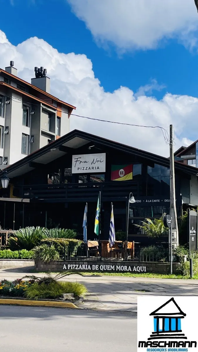 Duplex no 4 andar em Canela com localização privilegiada — moradia, lazer ou renda de temporada