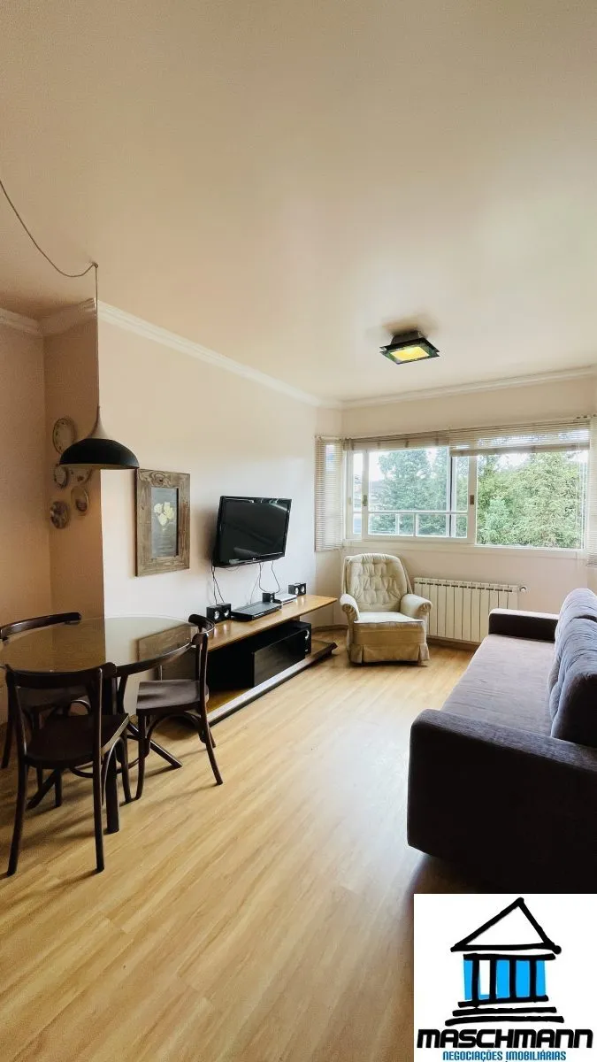 Duplex no 4 andar em Canela com localização privilegiada — moradia, lazer ou renda de temporada