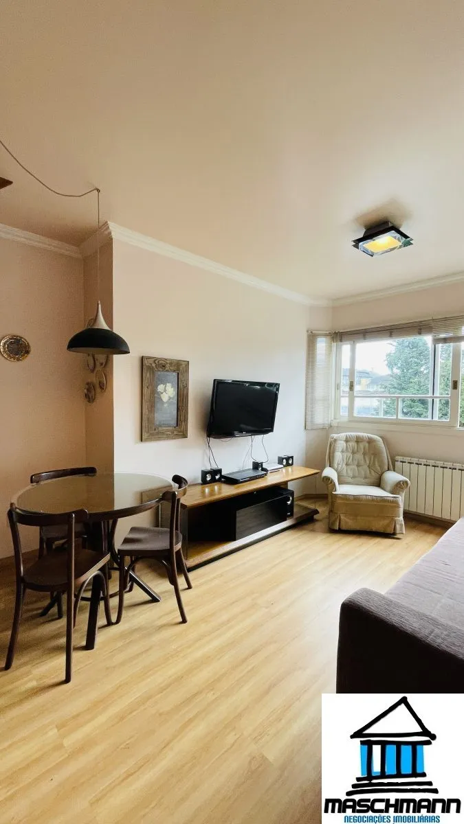 Duplex no 4 andar em Canela com localização privilegiada — moradia, lazer ou renda de temporada