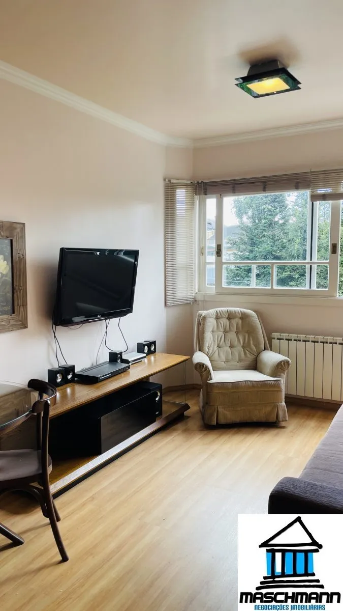 Duplex no 4 andar em Canela com localização privilegiada — moradia, lazer ou renda de temporada