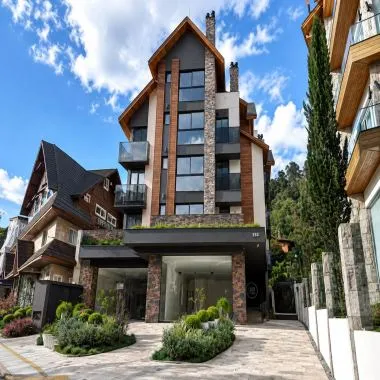 Apartamento de 2 suítes e altíssimo padrão mobiliado a apenas 200 metros da Rua Coberta de Gramado.