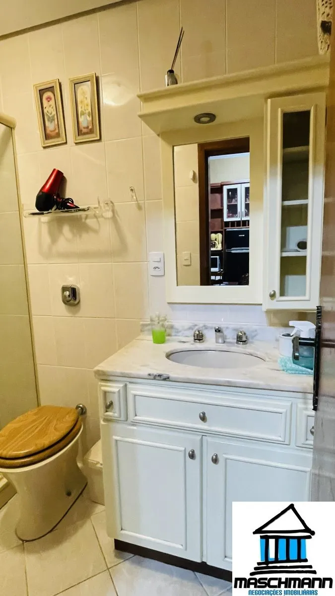  Charme serrano com varanda privativa — oportunidade  de 1 Dormitório no centro de Gramado
