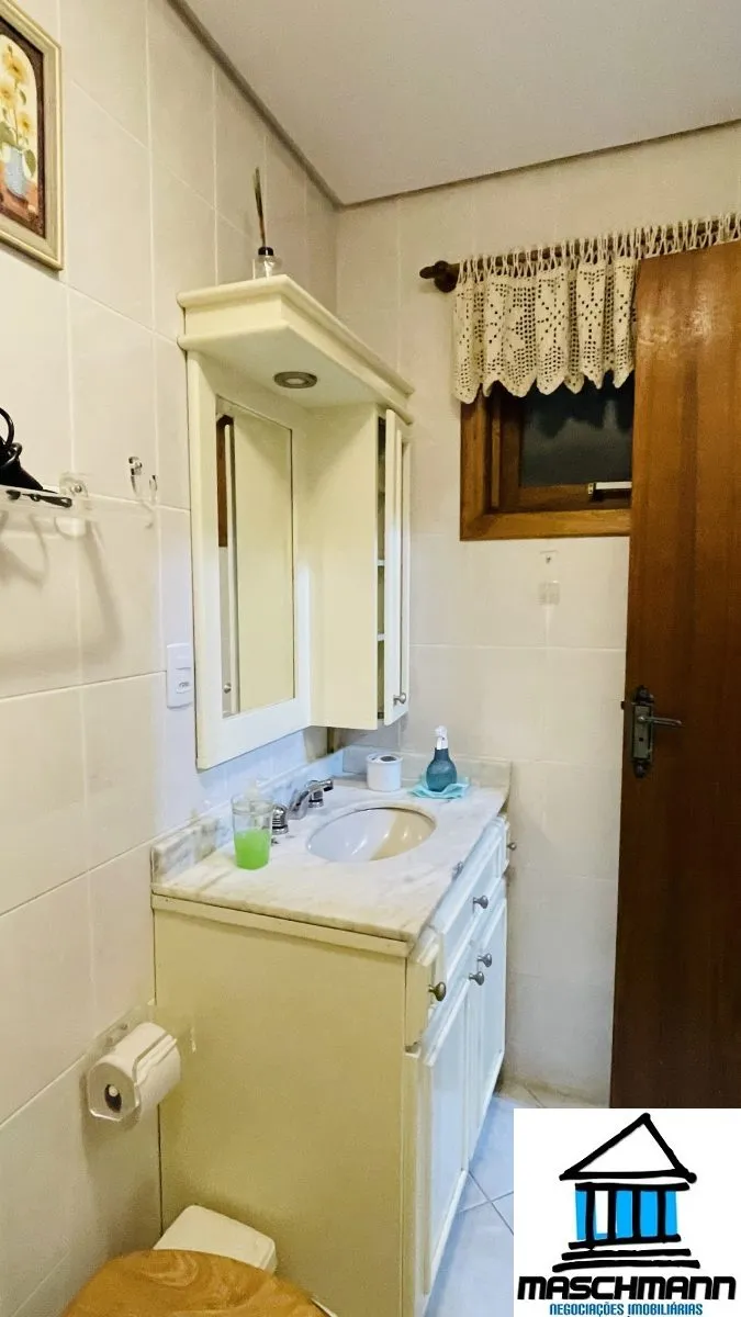  Charme serrano com varanda privativa — oportunidade  de 1 Dormitório no centro de Gramado