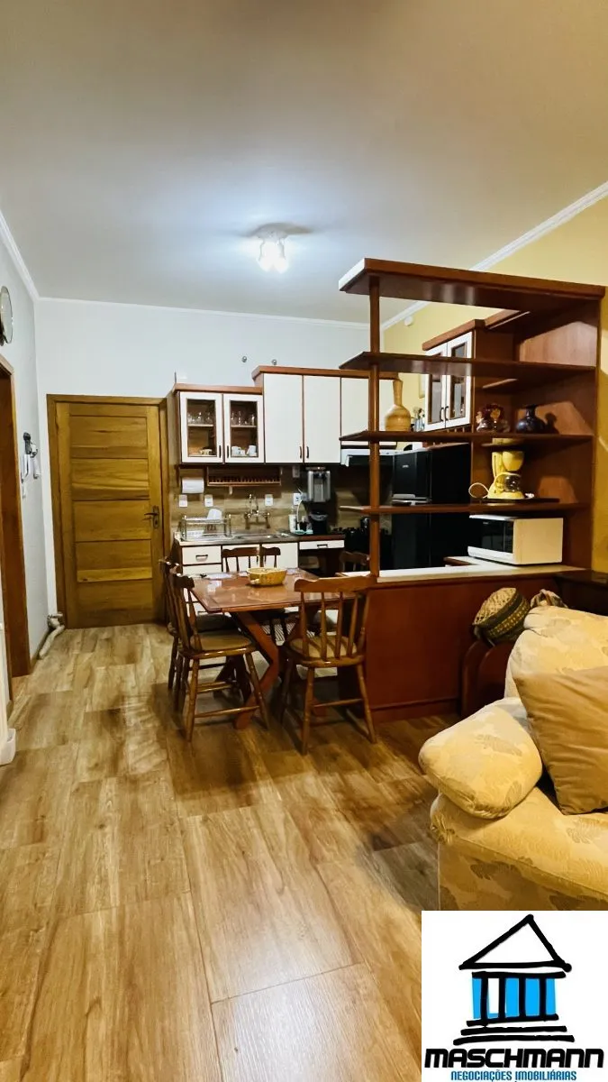  Charme serrano com varanda privativa — oportunidade  de 1 Dormitório no centro de Gramado