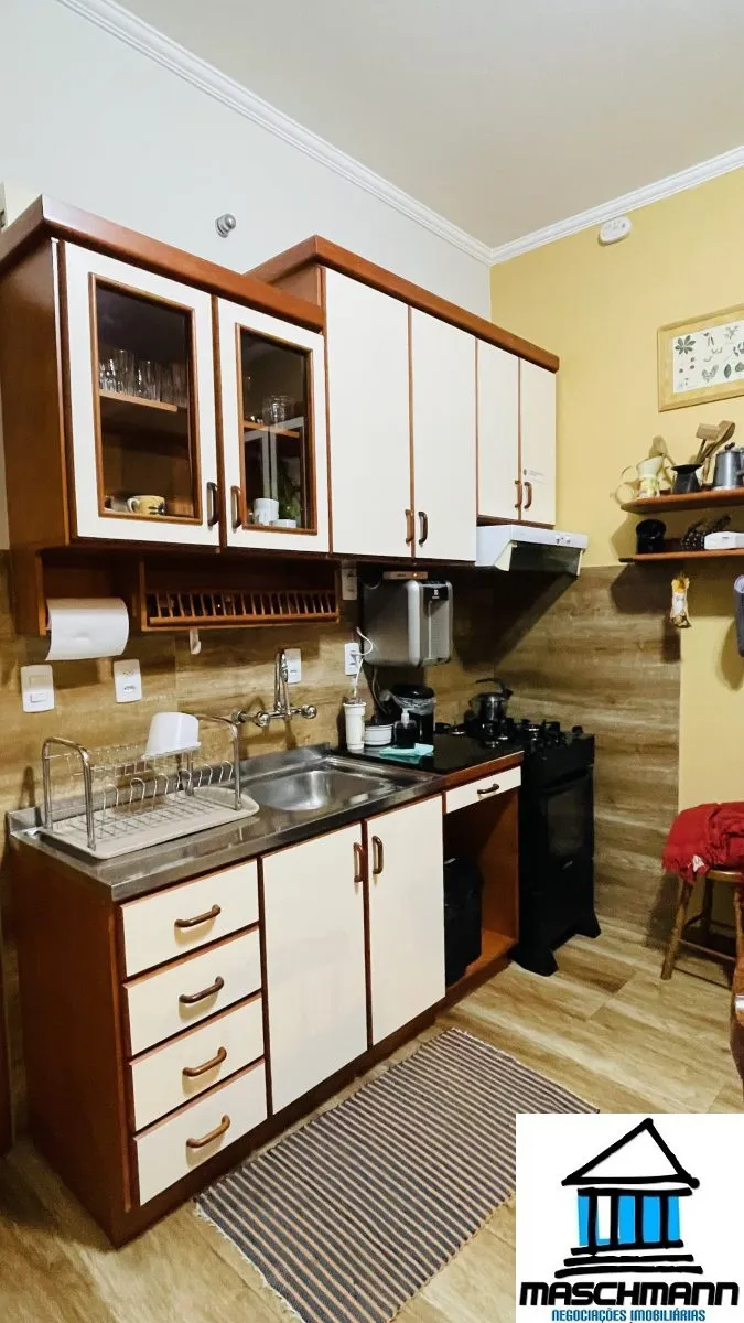  Charme serrano com varanda privativa — oportunidade  de 1 Dormitório no centro de Gramado