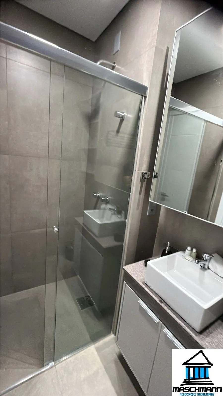 Apartamento de 2 dormitorios com suíte finamente mobiliado em Xangri-lá, RS