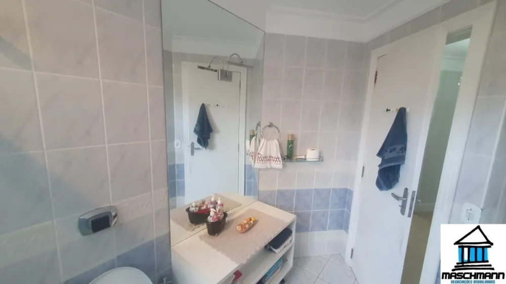 Mararvilhoso sobrado de 3 dormitórios com suíte semi mobiliado próximo ao Carrfour de Canoas