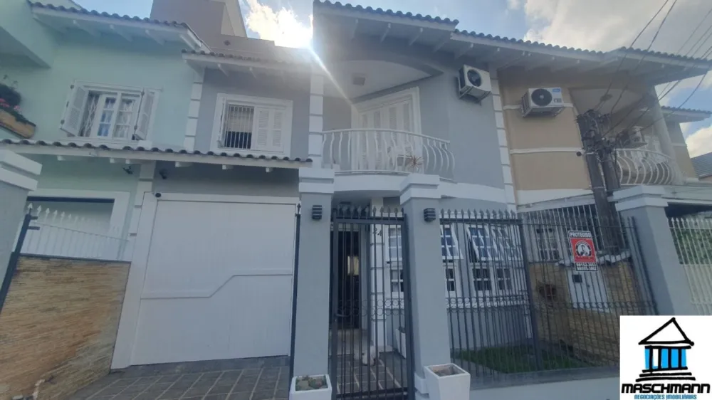 Mararvilhoso sobrado de 3 dormitórios com suíte semi mobiliado próximo ao Carrfour de Canoas