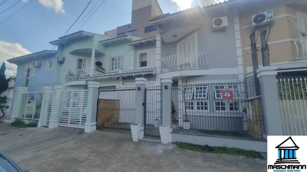 Mararvilhoso sobrado de 3 dormitórios com suíte semi mobiliado próximo ao Carrfour de Canoas