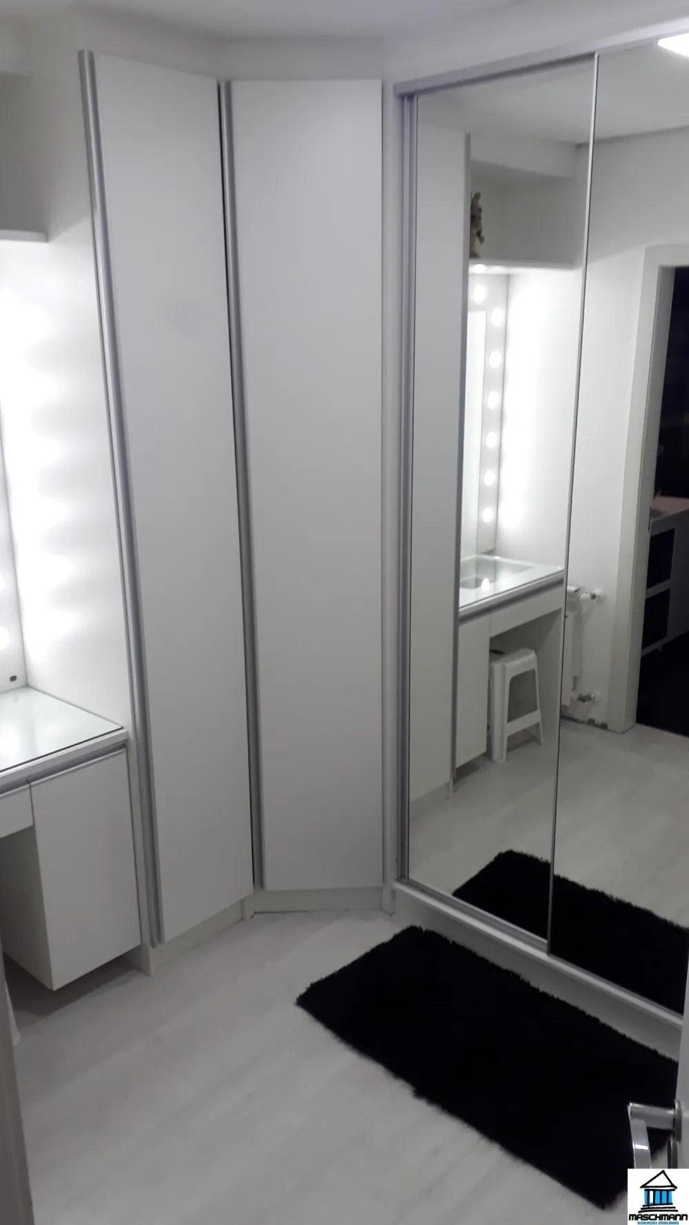 Sobradao mobiliado de 3 dormitórios com suíte em excelente localização de Canoas